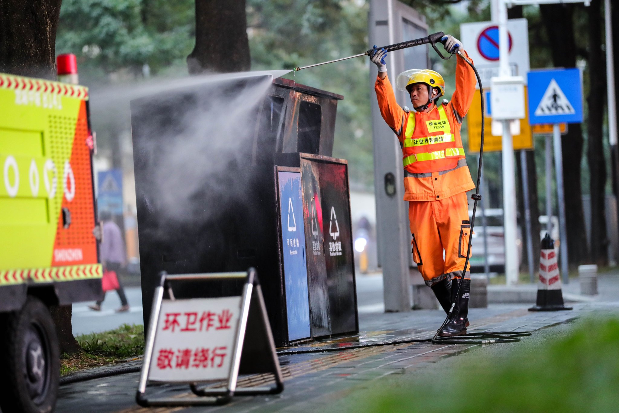 垃圾容器清洗图