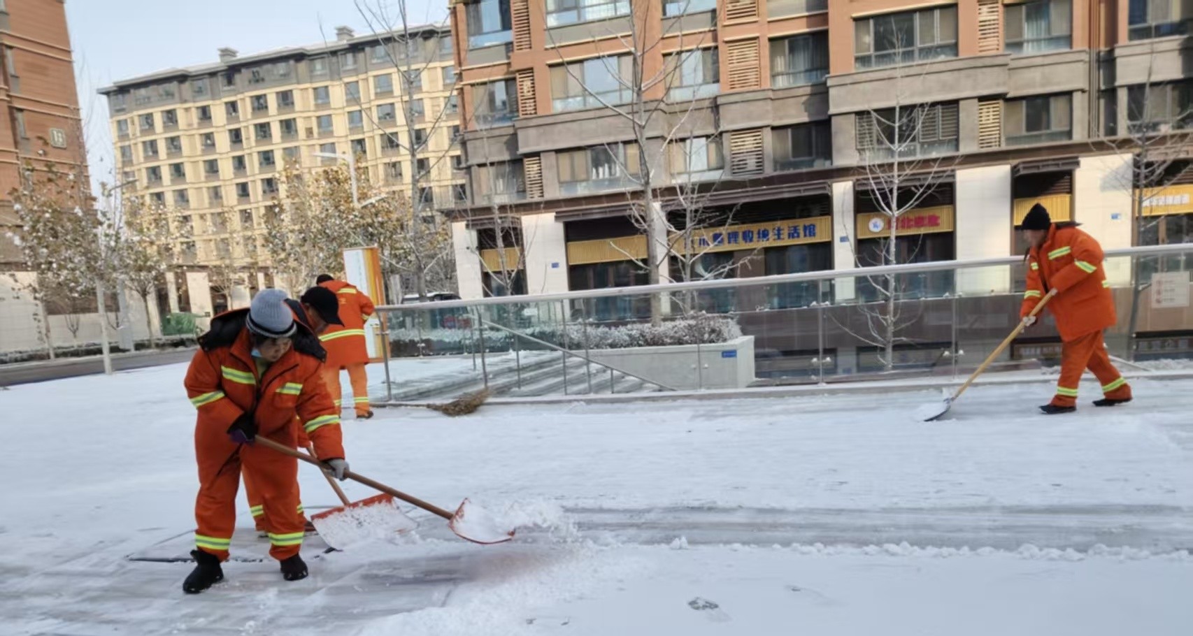 雪落即令 向雪而行—雄安容东环卫守护平安出行