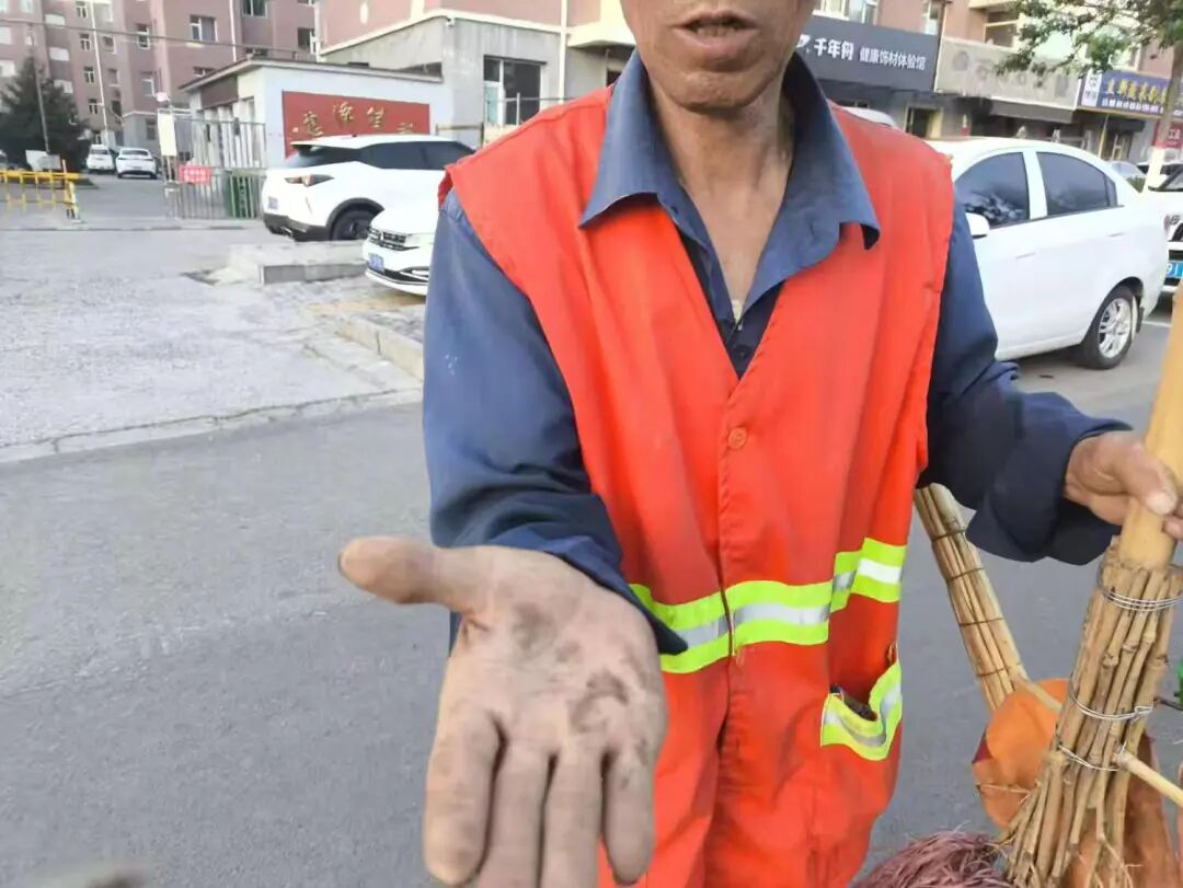 致敬城市美容师——鸿灌陵川环卫工作者 的日常(图15)