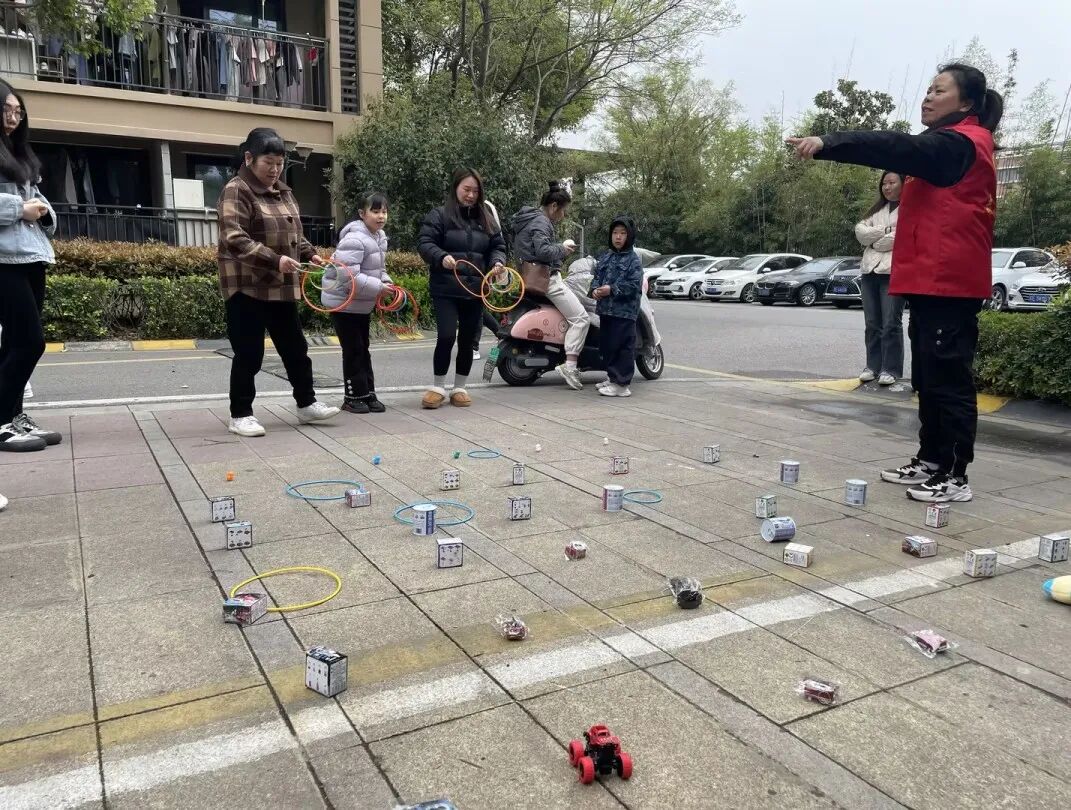 鸿灌环境鸿心党支部举办“社区共享,交换美好”垃圾分类宣传活动(图8)