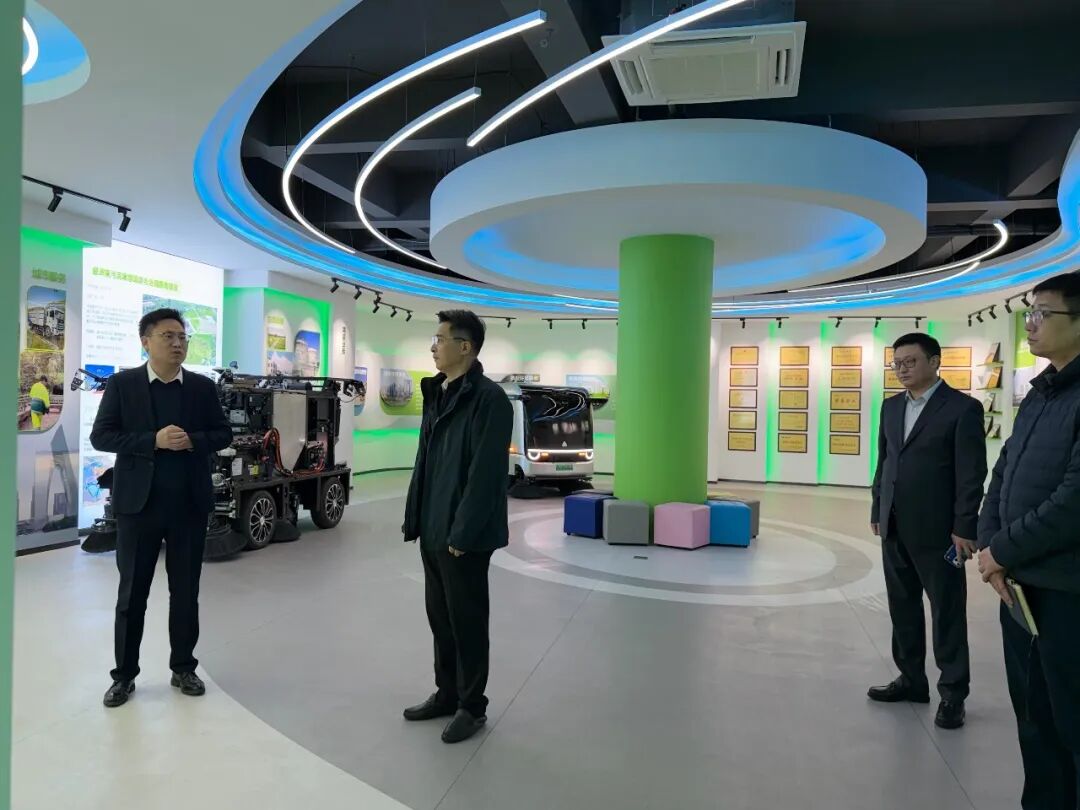 吴江区人大常委会主任钱斌莅临鸿灌环境调研指导(图3)