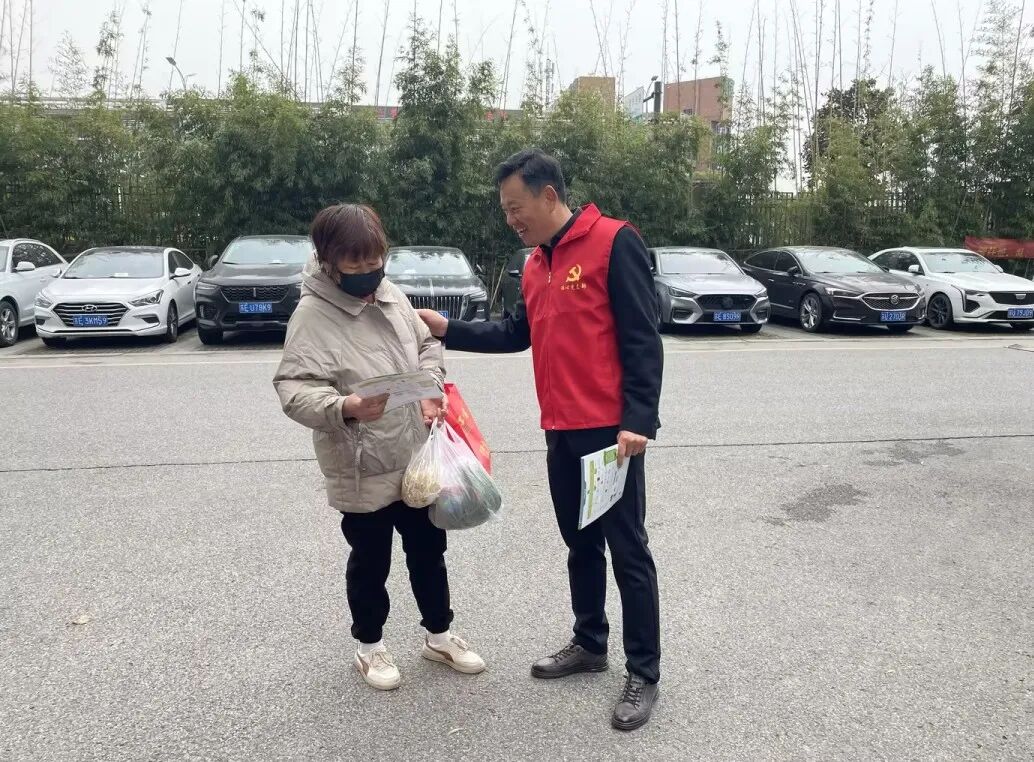 鸿灌环境鸿心党支部举办“社区共享，交换美好”垃圾分类宣传活动(图11)