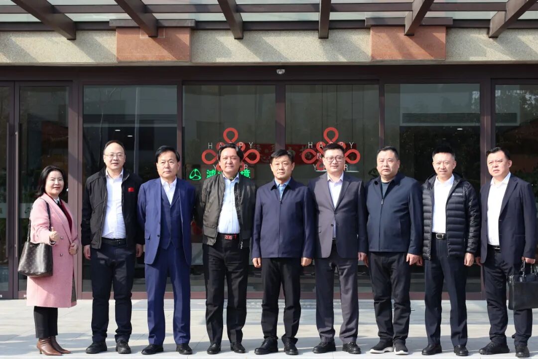 锚定新质生产力！长春市绿园区区委书记刘绍峰一行莅临鸿灌考察交流(图3)