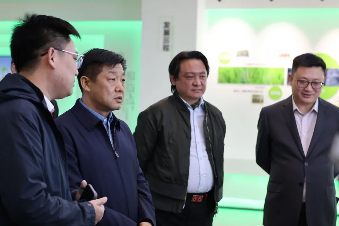锚定新质生产力！长春市绿园区区委书记刘绍峰一行莅临鸿灌考察交流(图5)