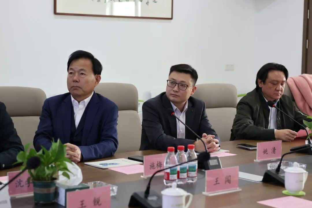 锚定新质生产力！长春市绿园区区委书记刘绍峰一行莅临鸿灌考察交流(图7)