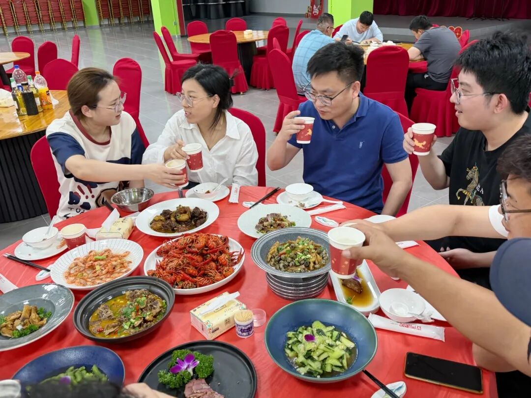 暖心聚力，温情相伴｜鸿心党支部、工会联合举办员工生日会(图8)
