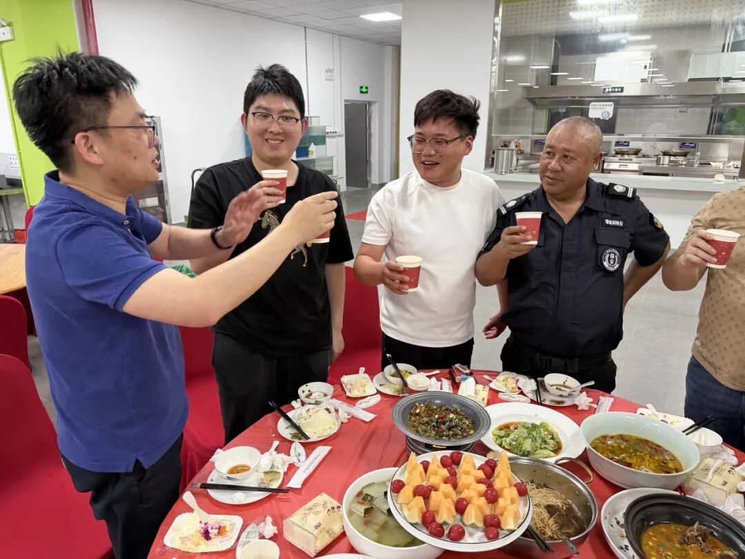 暖心聚力，温情相伴｜鸿心党支部、工会联合举办员工生日会(图12)